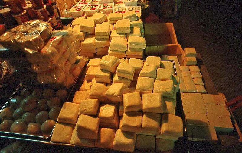 WT 0600 105a28 e001 Singapore Market Scene.jpg